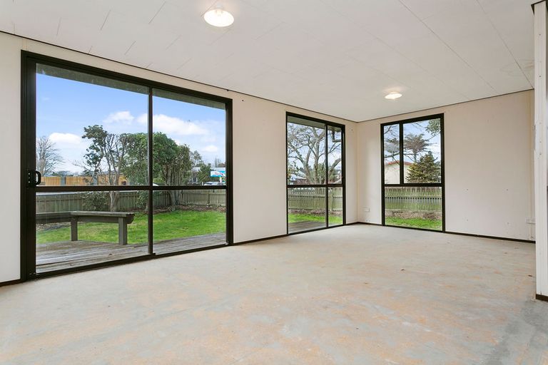 Photo of property in 279 Shakespeare Street, Leamington, Cambridge, 3432