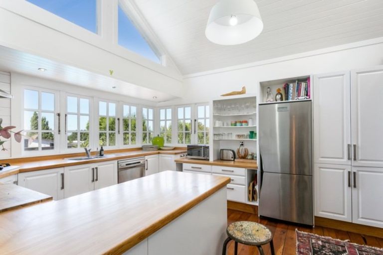 Photo of property in 14 Selwyn Road, Hospital Hill, Napier, 4110