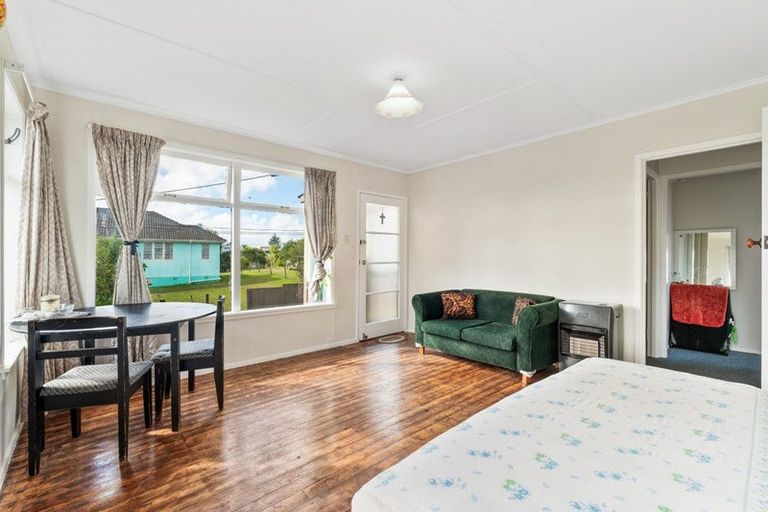 Photo of property in 1/22 Captain Scott Road, Glen Eden, Auckland, 0602