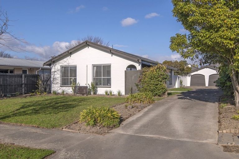 Photo of property in 43 Sarabande Avenue, Redwood, Christchurch, 8051