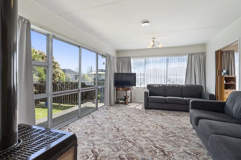 Photo of property in 14 Palliser Place, Milson, Palmerston North, 4414