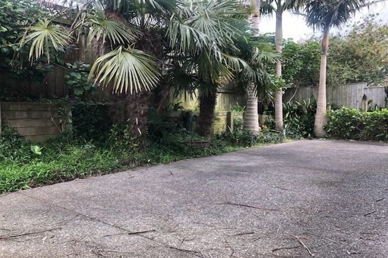 Photo of property in 3/4a Corrella Road, Belmont, Auckland, 0622