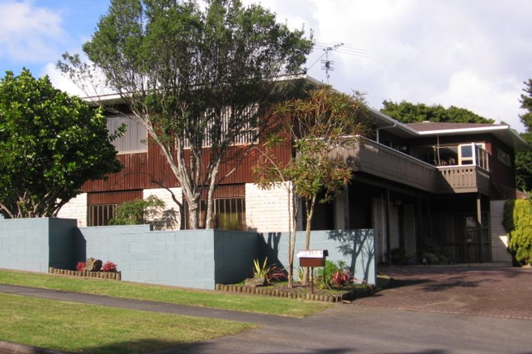 Photo of property in 18 Paulownia Place, Totara Heights, Auckland, 2105