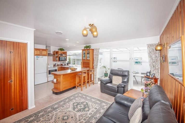 Photo of property in 27 Cranwell Street, Churton Park, Wellington, 6037