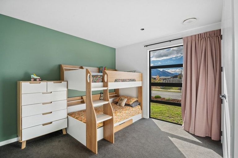 Photo of property in 8 Pounamu Avenue, Albert Town, Wanaka, 9305