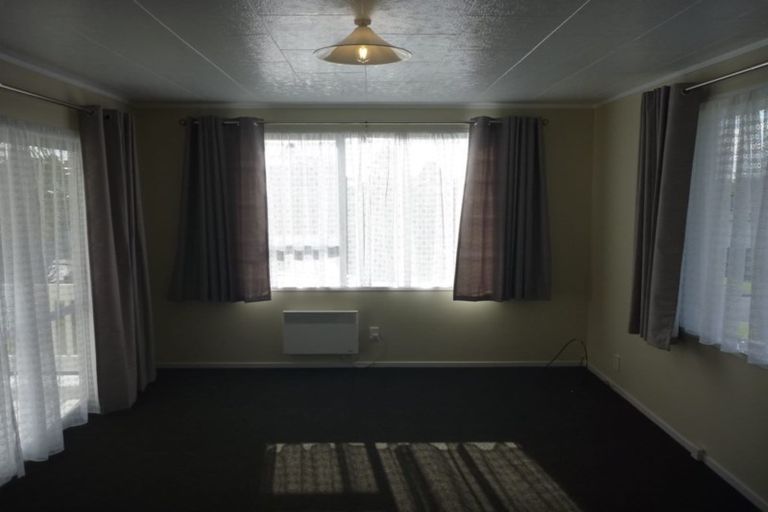 Photo of property in 76 Rosewarne Crescent, Glendene, Auckland, 0602