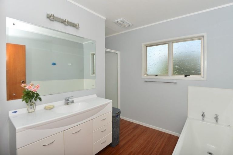 Photo of property in 15 Mountain Road, Morningside, Whangarei, 0110