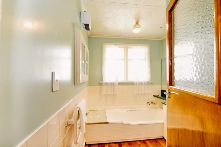 Photo of property in 64 Murray Street, Kew, Dunedin, 9012