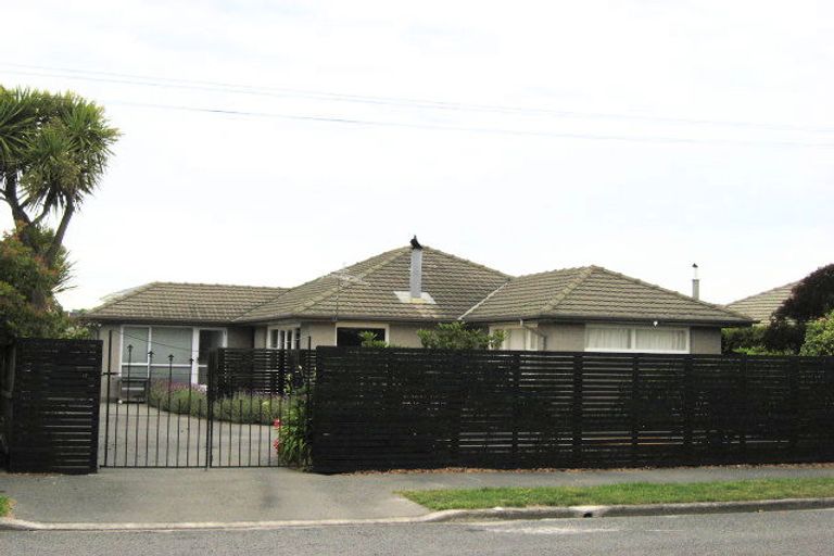 Photo of property in 17 Malta Crescent, South New Brighton, Christchurch, 8062