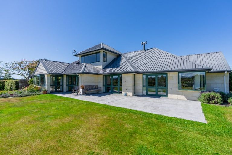 Photo of property in 132 Round Hill Road, Loburn, 7472