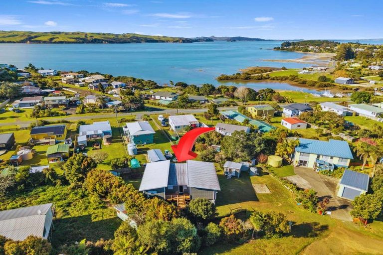 Photo of property in 18 Mariner Cove Road, Tinopai, Matakohe, 0593