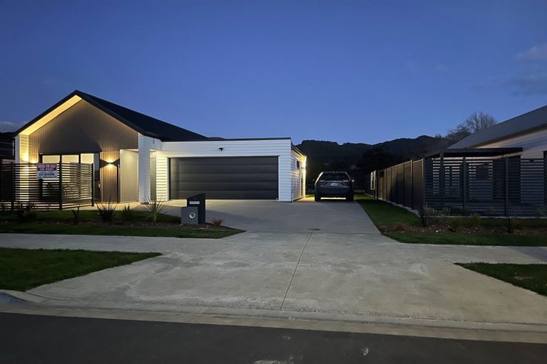 Photo of property in 62 Mataikokako Loop, Kawakawa Bay, 2585