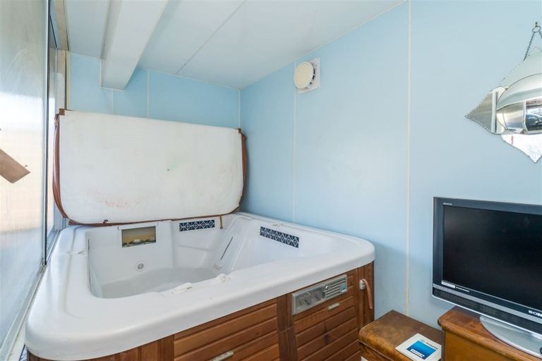 Photo of property in 11 Kellas Street, Macandrew Bay, Dunedin, 9014