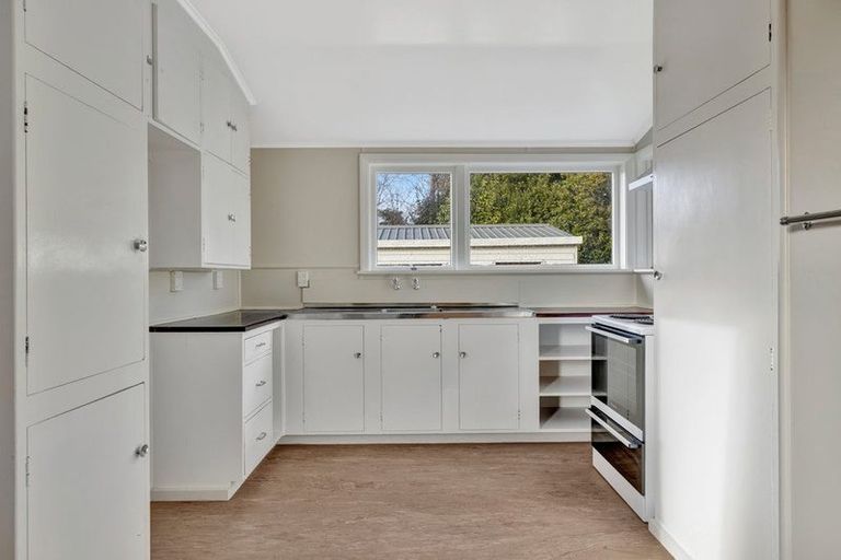 Photo of property in 21 Ealing Street, Redwood, Christchurch, 8051