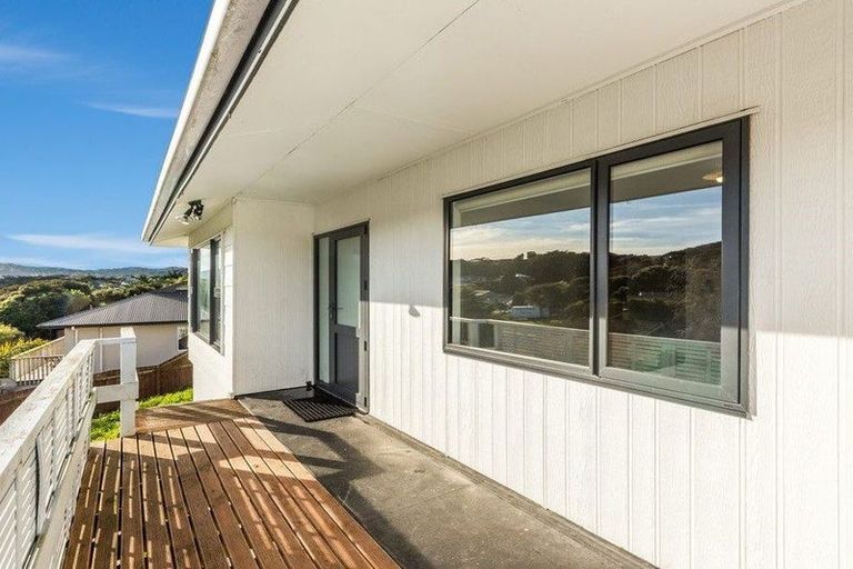 Photo of property in 49a Albatross Close, Whitby, Porirua, 5024