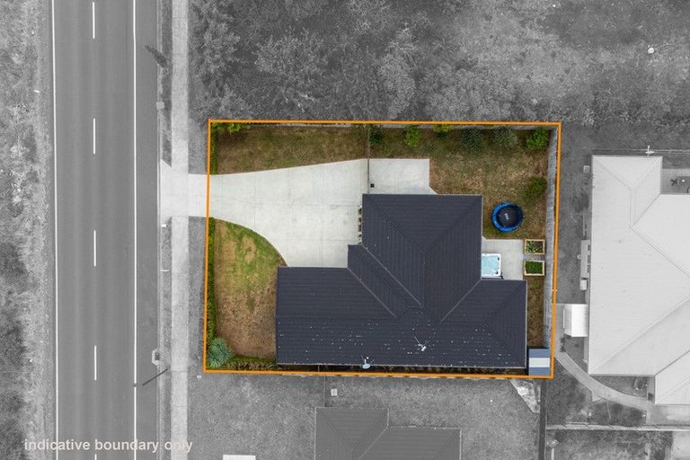 Photo of property in 106 Helenslee Road, Pokeno, 2472