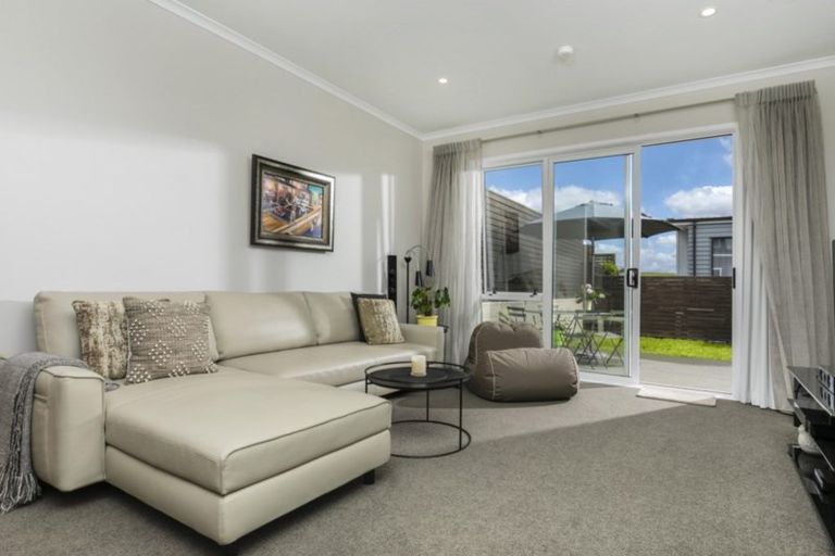 Photo of property in 4a Makura Road, Long Bay, Auckland, 0630