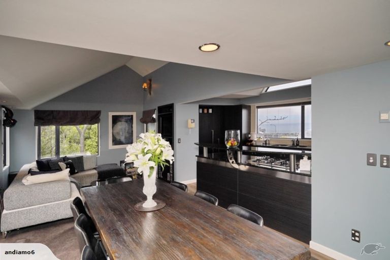 Photo of property in 84 Glenstrae Road, Redcliffs, Christchurch, 8081