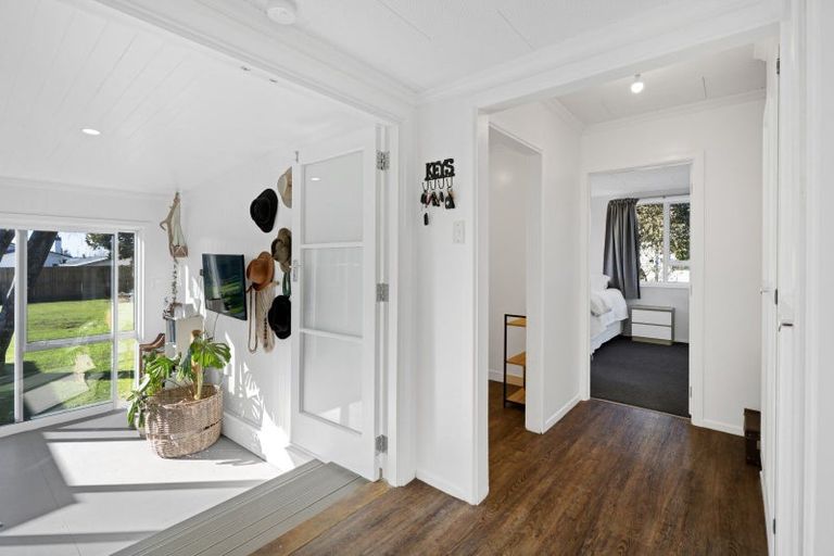 Photo of property in 2 Orlando Street, Stratford, 4332
