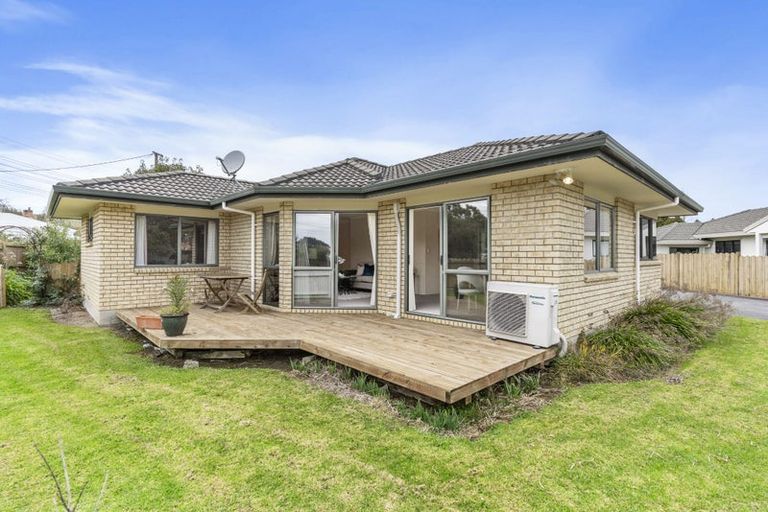 Photo of property in 1 Cabeleigh Drive, Helensville, 0800