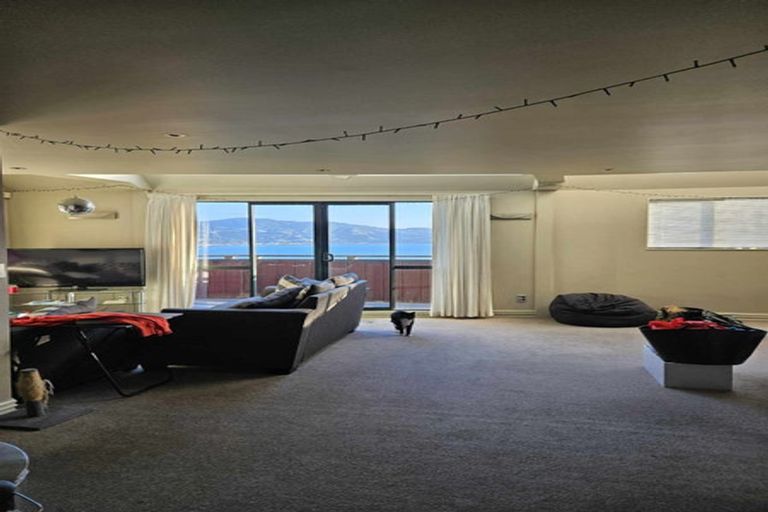 Photo of property in 16 Palliser Road, Roseneath, Wellington, 6011