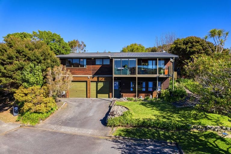 Photo of property in 25 James Cook Drive, Whitby, Porirua, 5024