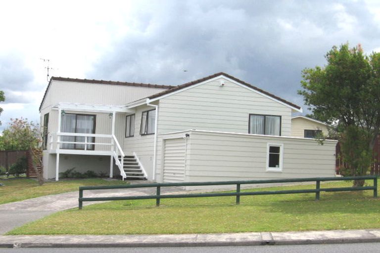Photo of property in 30 West Harbour Drive, West Harbour, Auckland, 0618
