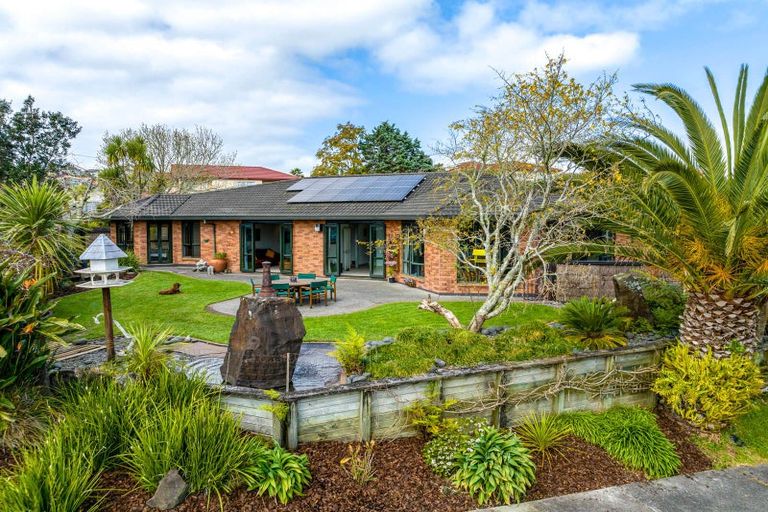 Photo of property in 54 Roy Maloney Drive, Henderson, Auckland, 0612