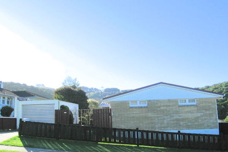 Photo of property in 30 Mahinawa Street, Takapuwahia, Porirua, 5022