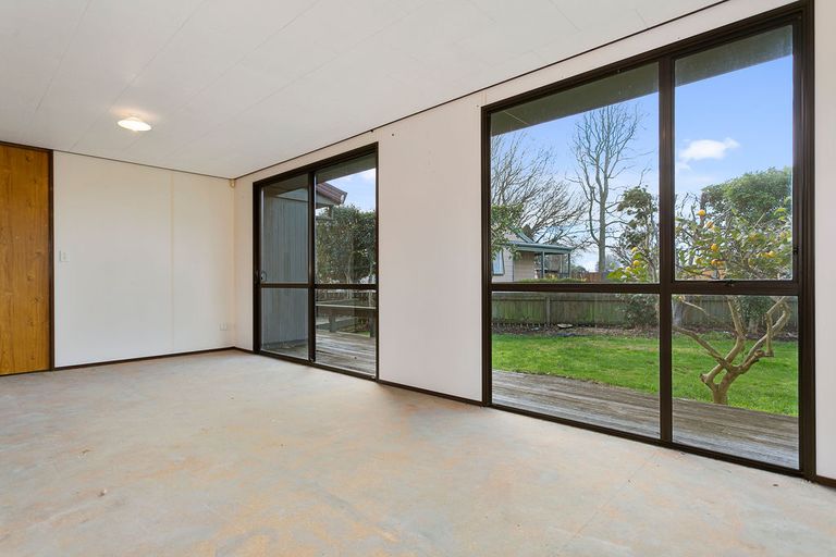 Photo of property in 279 Shakespeare Street, Leamington, Cambridge, 3432