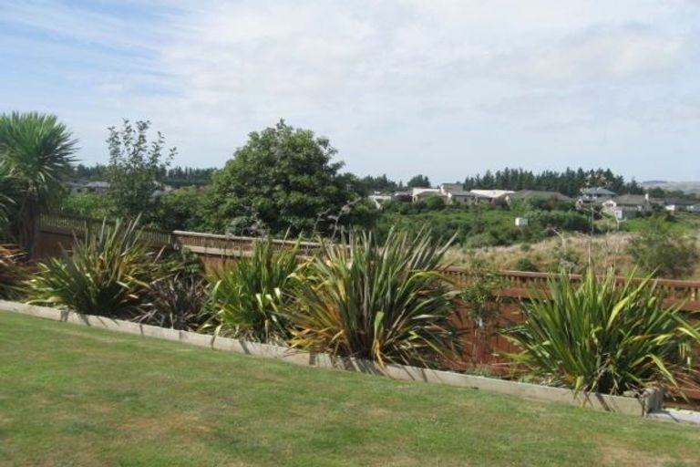 Photo of property in 12 Sycamore Crescent, Fitzherbert, Palmerston North, 4410