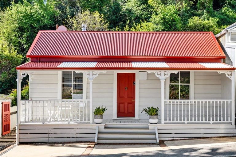 Photo of property in 95 Milton Road, Bluff Hill, Napier, 4110