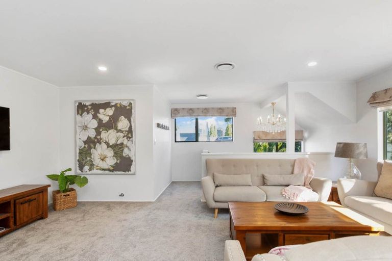 Photo of property in 2/6 Seaview Avenue, Northcote, Auckland, 0627