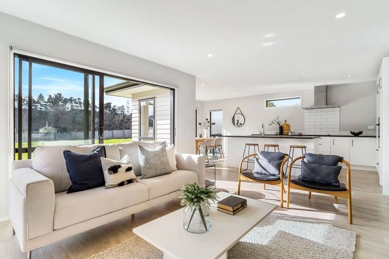 Photo of property in 17 Kahika Grove, Huapai, Kumeu, 0810