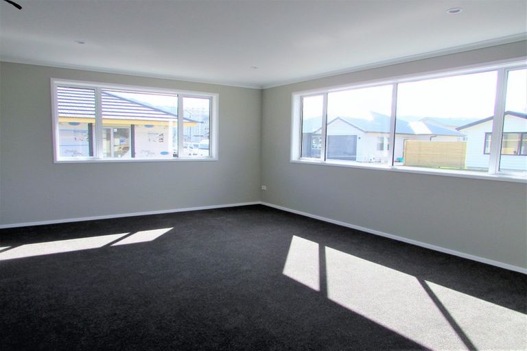 Photo of property in 17 Poulson Grove, Trentham, Upper Hutt, 5018