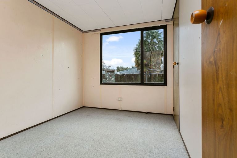 Photo of property in 279 Shakespeare Street, Leamington, Cambridge, 3432