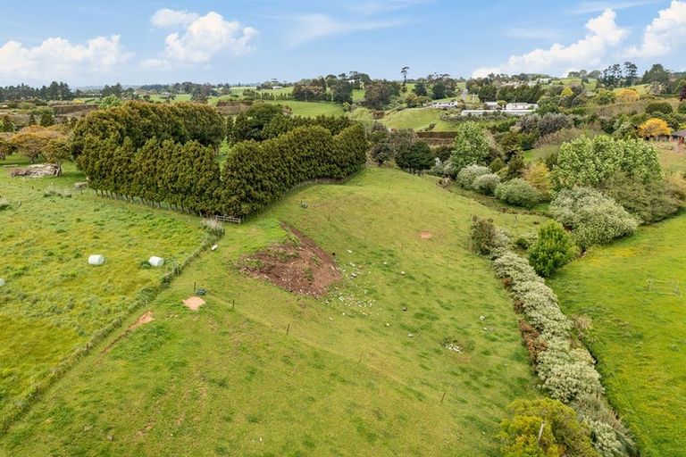 Photo of property in 14 Arthur Road, Paraite, New Plymouth, 4373