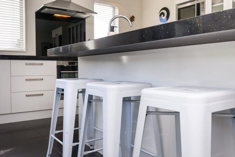 Photo of property in 24 Liberty Grove, Kelvin Grove, Palmerston North, 4414