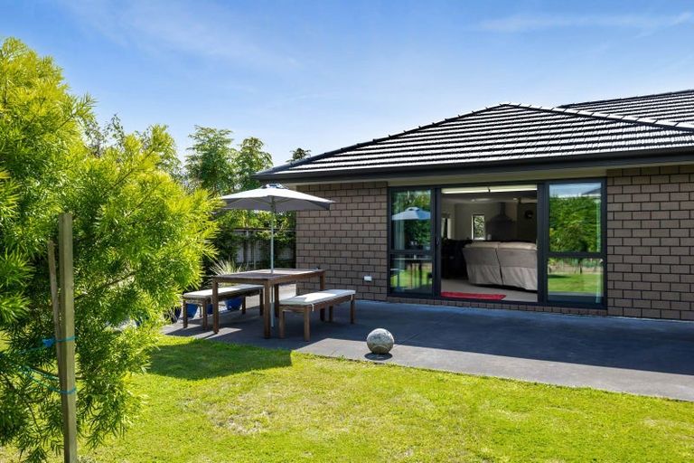Photo of property in 120 Pohutukawa Place, Waiwhakaiho, New Plymouth, 4312