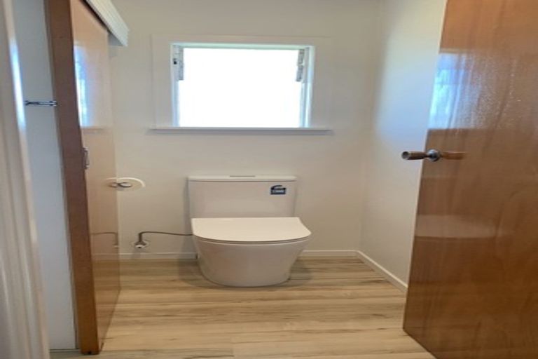 Photo of property in 72a Carlisle Road, Browns Bay, Auckland, 0632