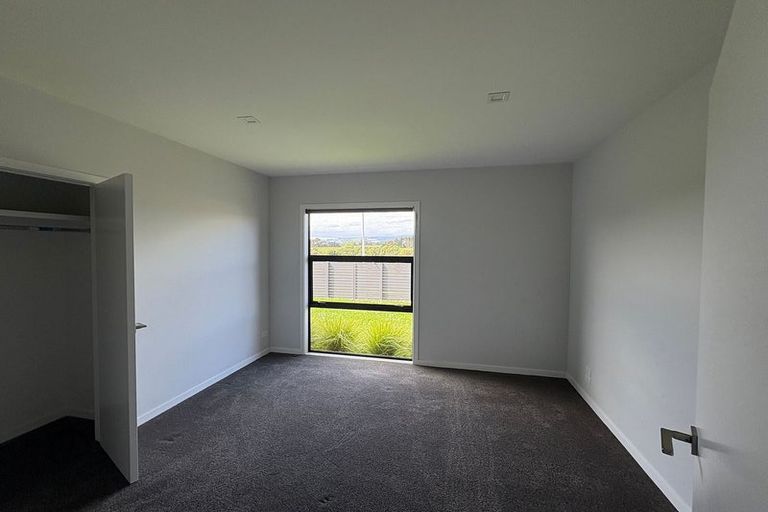 Photo of property in 5 Coutts Way, Fitzherbert, Palmerston North, 4410