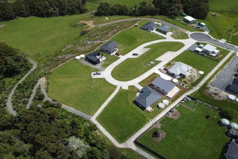 Photo of property in 17 Manaaki Circle, Paparoa, 0571