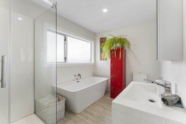 Photo of property in 24 Tararua Street, Pahiatua, 4910