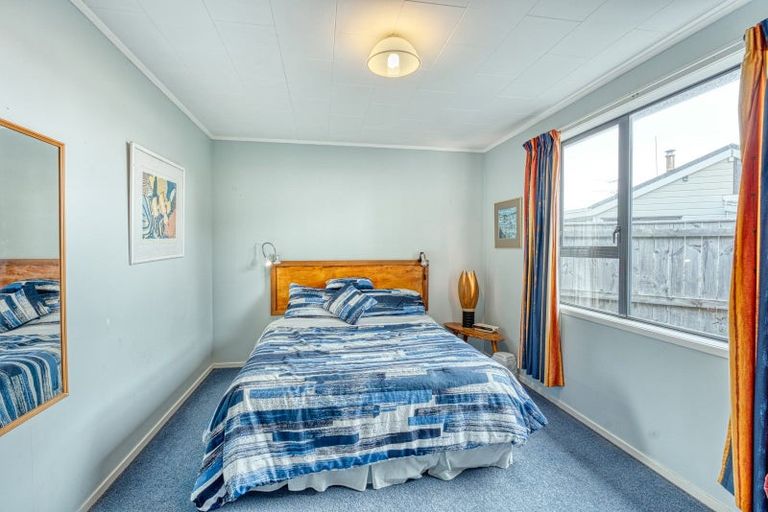 Photo of property in 17 Oratia Street, Waikanae Beach, Waikanae, 5036