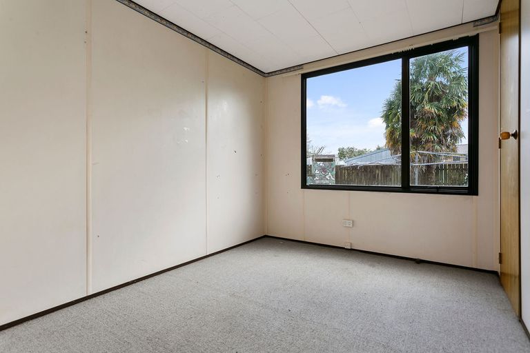 Photo of property in 279 Shakespeare Street, Leamington, Cambridge, 3432