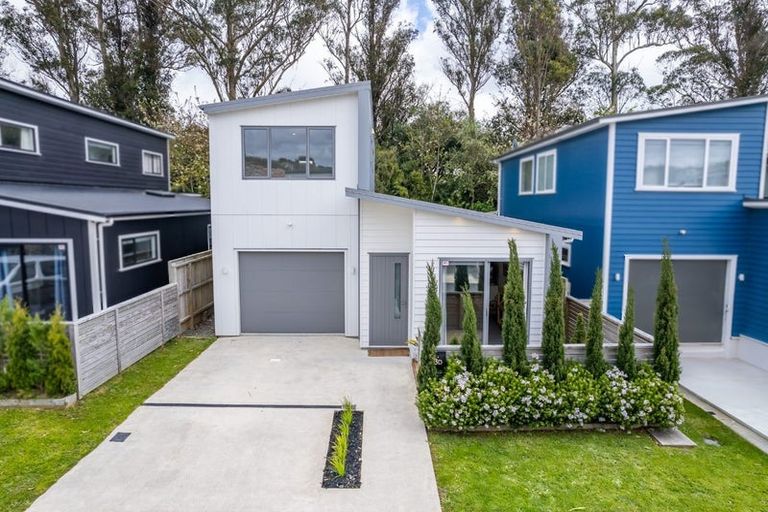 Photo of property in 3d Breakwater Way, Whitby, Porirua, 5024