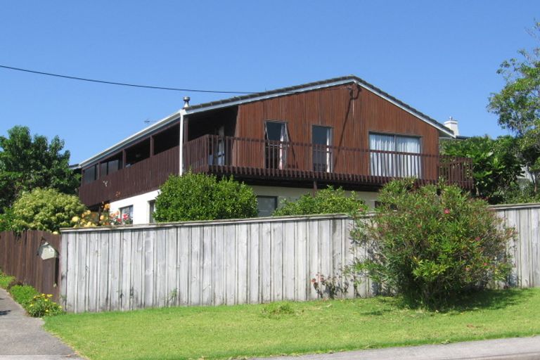 Photo of property in 1/3 Falmouth Street, Murrays Bay, Auckland, 0630