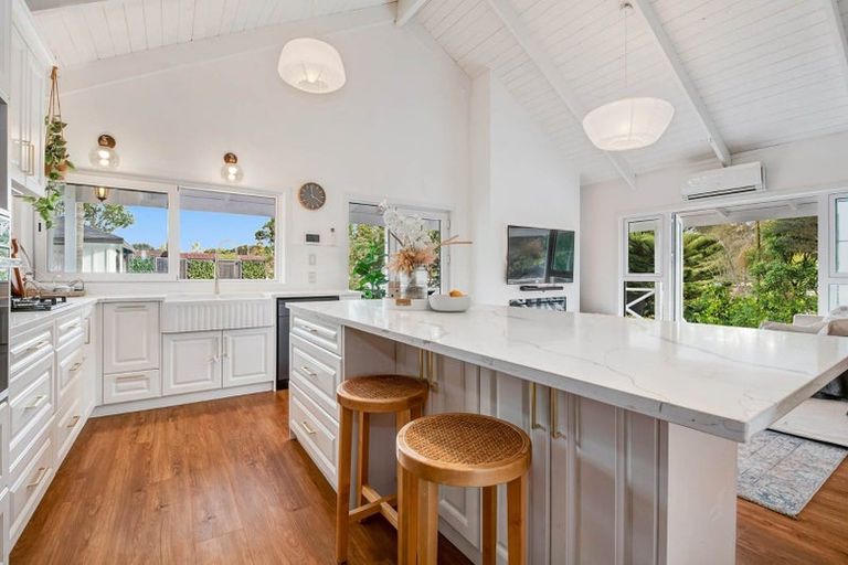 Photo of property in 61 Brian Crescent, Stanmore Bay, Whangaparaoa, 0932