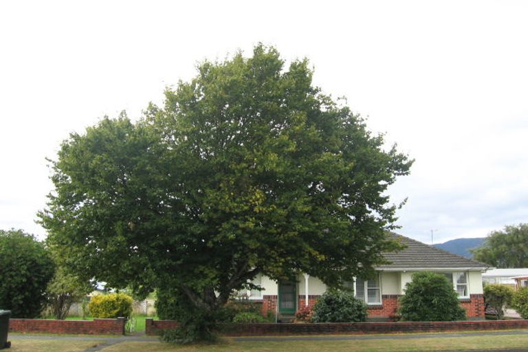 Photo of property in 42 Henry Street, Ebdentown, Upper Hutt, 5018