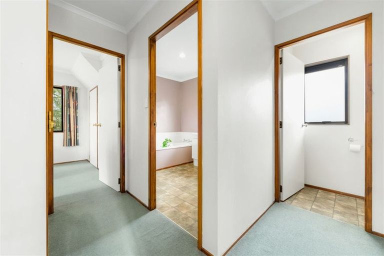 Photo of property in 8 Surrey Lane, Glenview, Hamilton, 3206